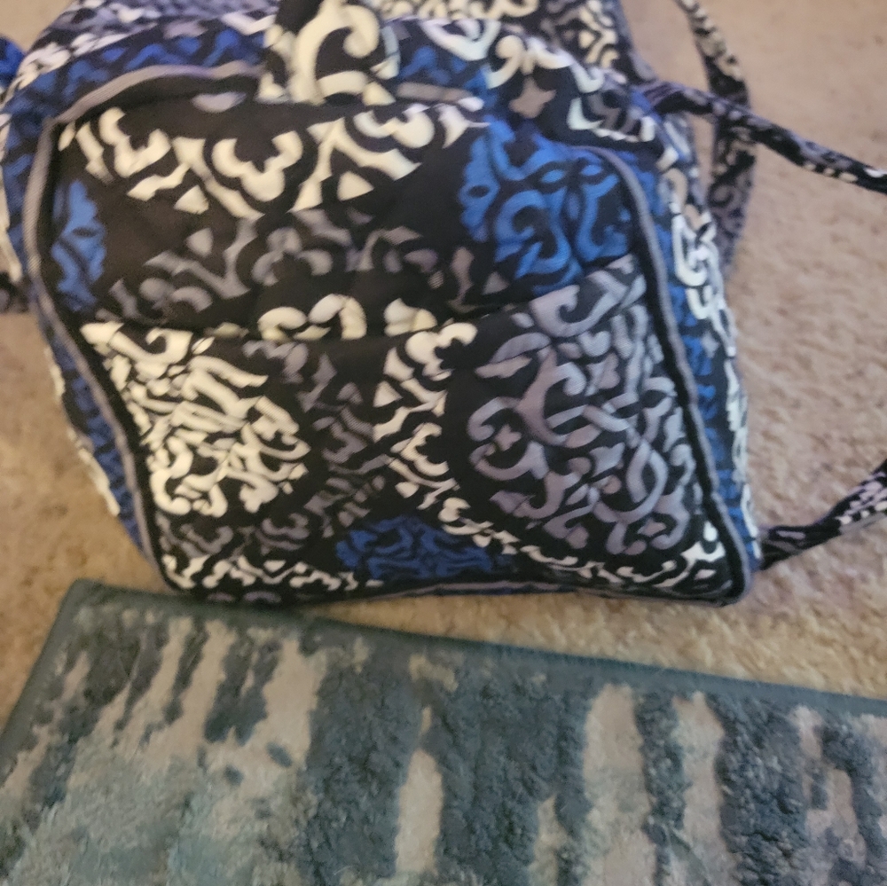 Vera Bradley Women's Duffel Bag small - 18" long - Picture 5 of 5